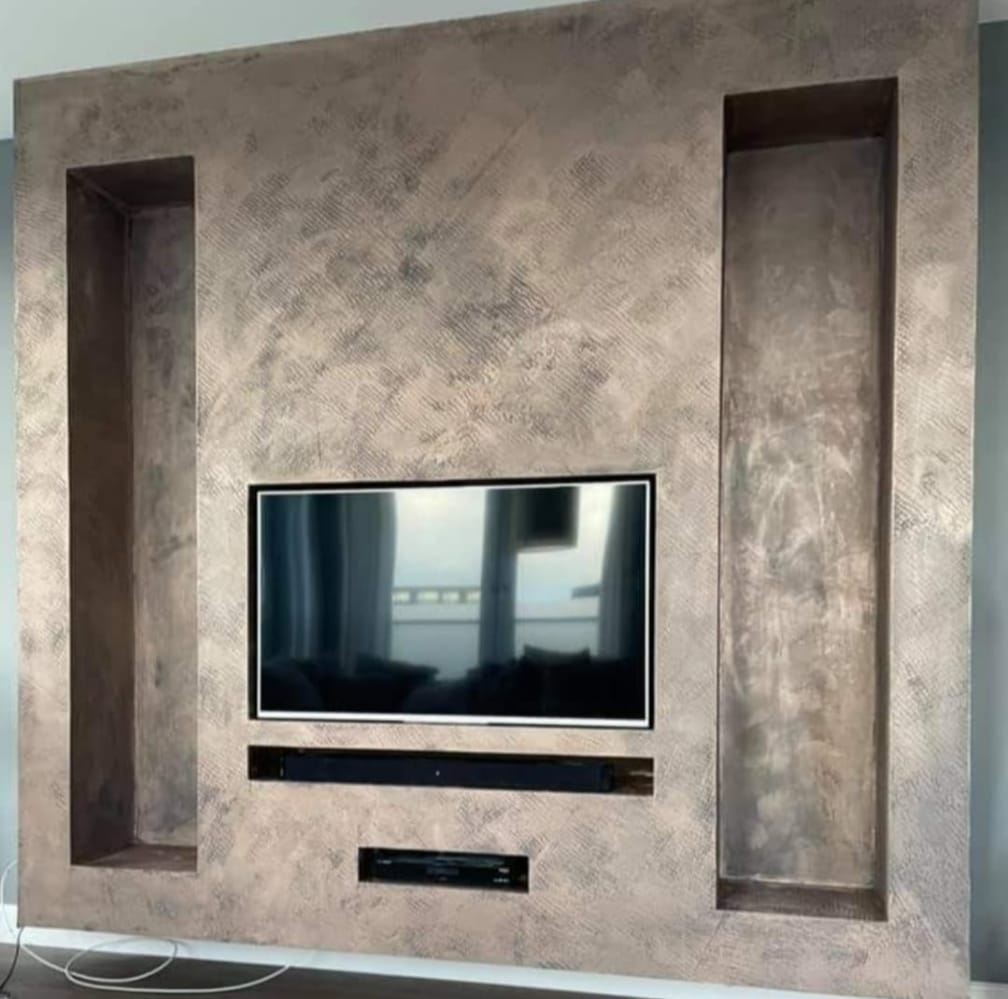 Decoratief Stucwerk rond TV