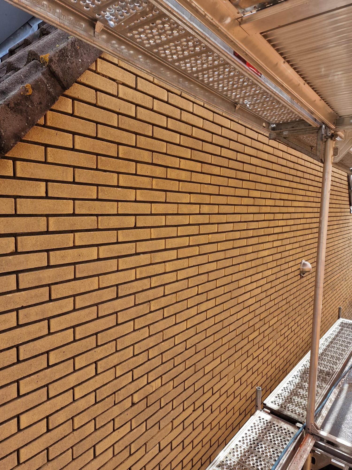 Voegen uithakken door Weterings Gevelonderhoud & Renovatie