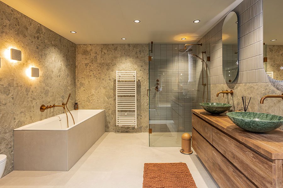 Vloeren en sanitair installatie met hoogwaardige materialen en vakkundige uitvoering door Klaassen Installaties