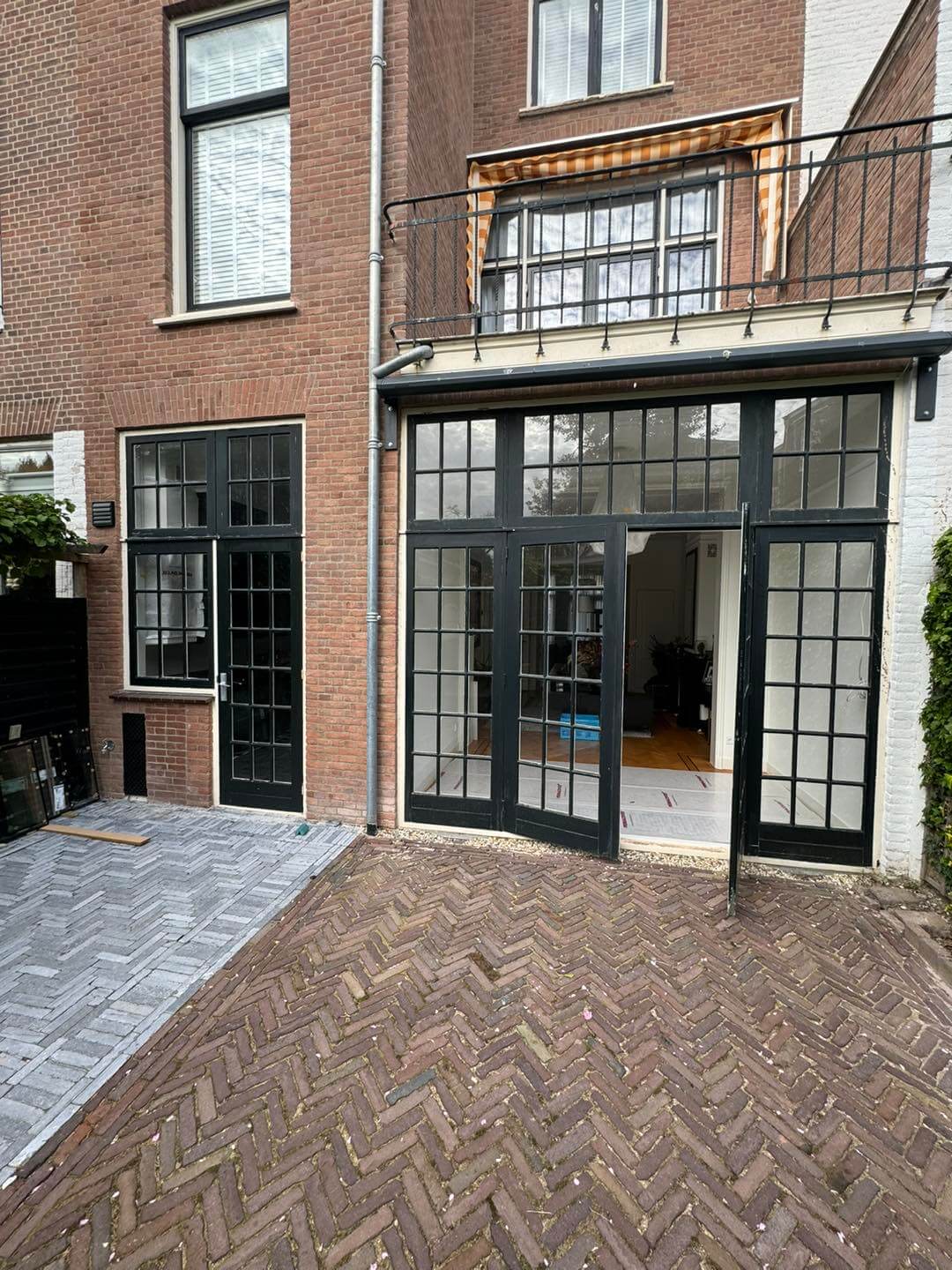 Authentieke kozijnen geplaatst