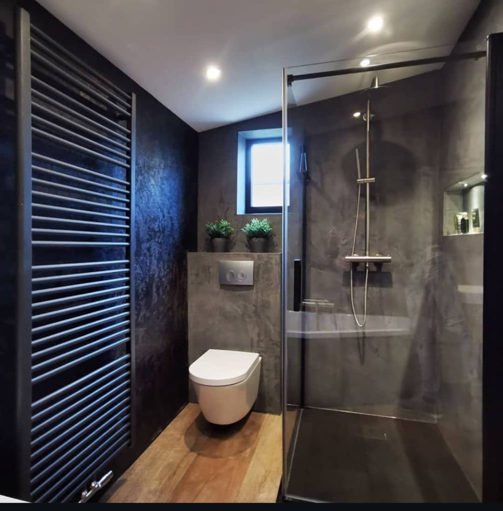 Luxe Badkamer met Moderne Afwerking