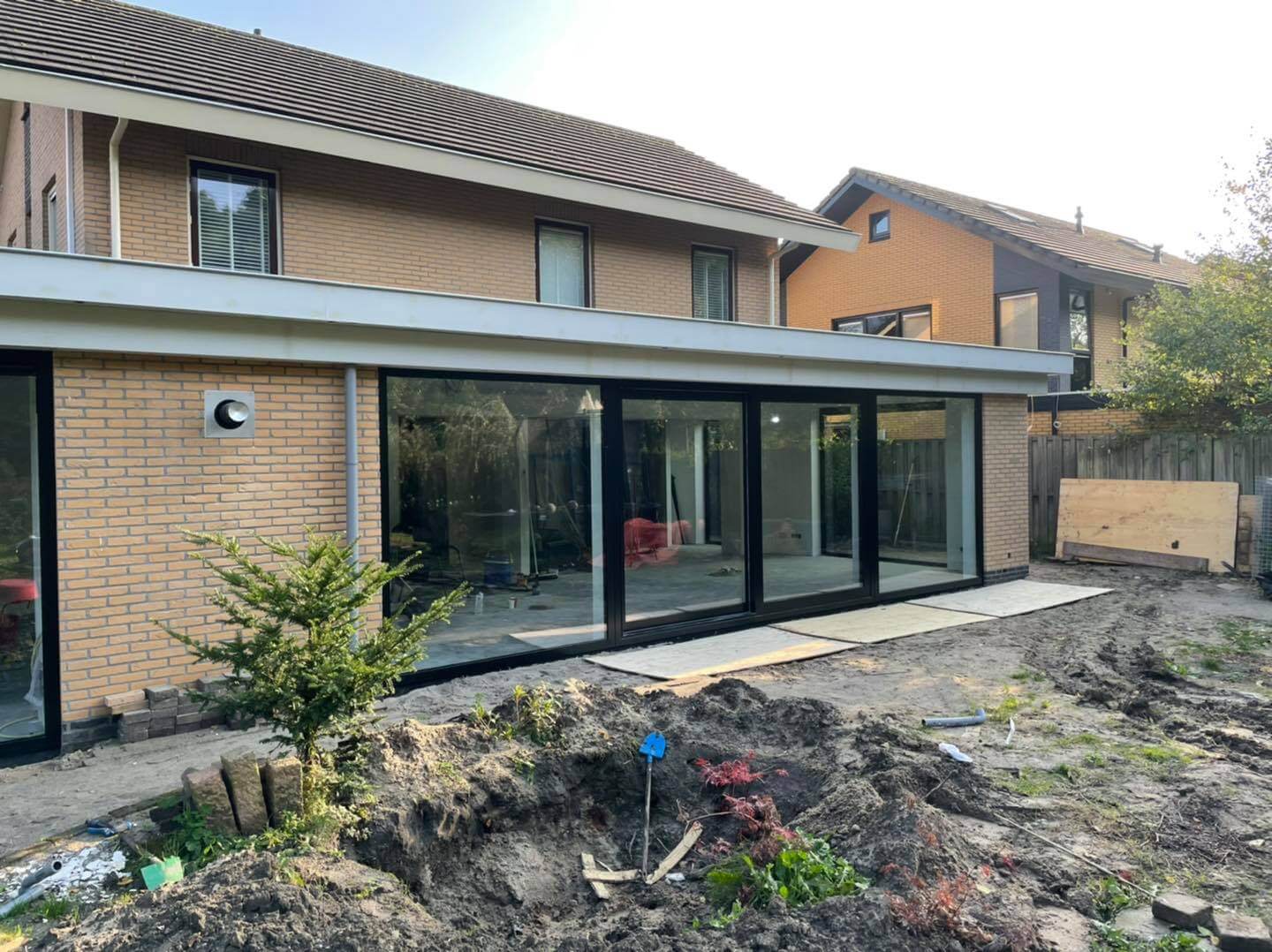 Glas geplaatst en opgeleverd